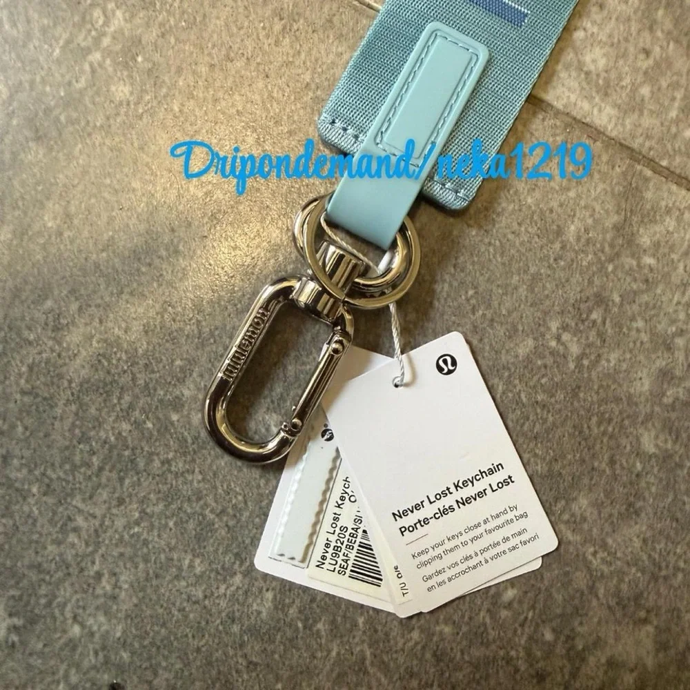 Lululemon Never Lost Keychain- Seafoam/Beach Ball Blue/Silver